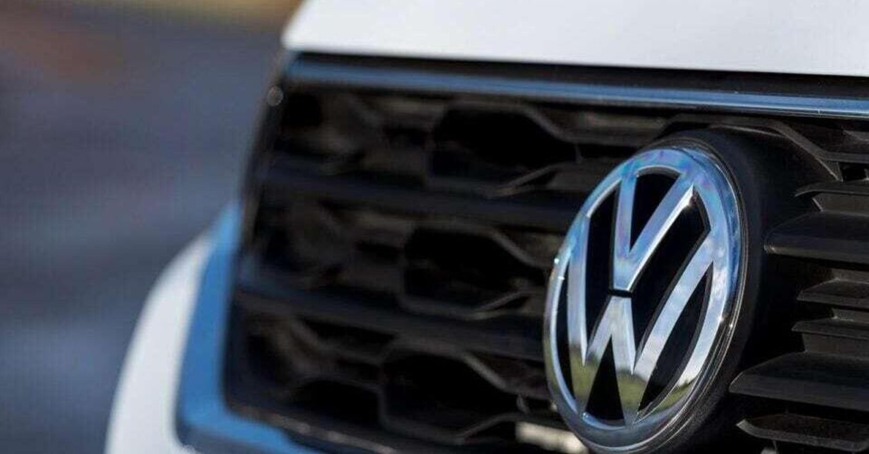 Volkswagen stoppa gli ordini di alcuni ibridi plug-in a causa della guerra in Ucraina