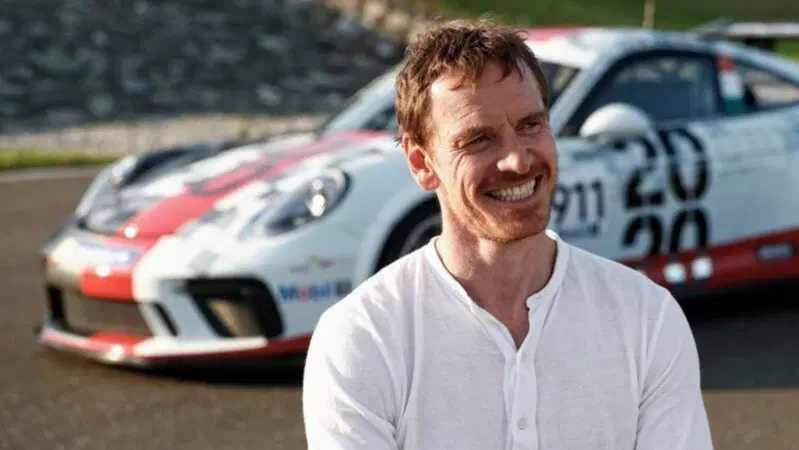 Michael Fassbender debutter&agrave; alla 24 Ore di Le Mans. Ma non &egrave; l'unico attore con la passione per le corse