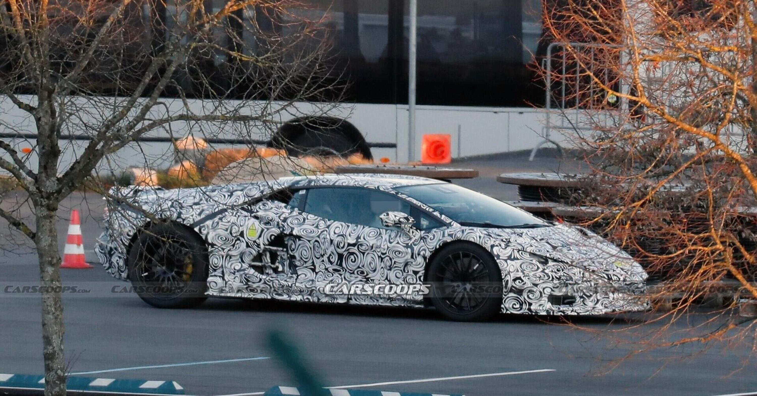 Il futuro dopo Lamborghini Aventador &egrave; una supercar ibrida pi&ugrave; estrema e veloce [FOTO SPIA]