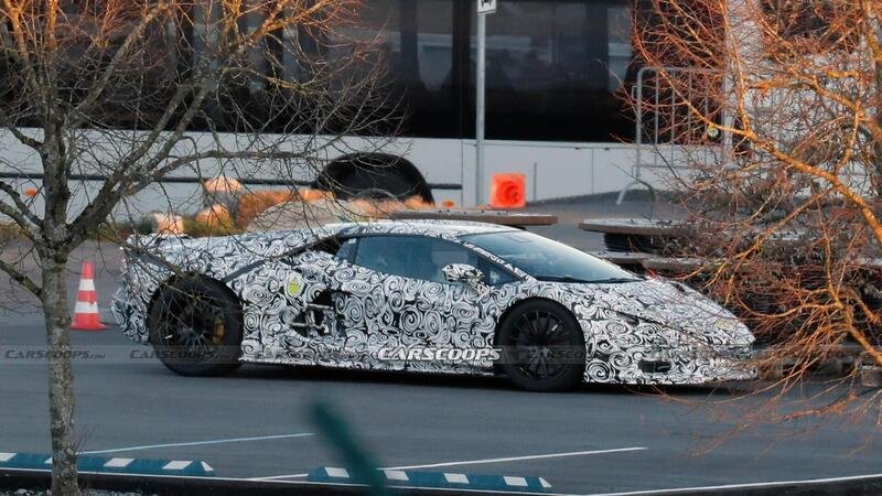 Il futuro dopo Lamborghini Aventador &egrave; una supercar ibrida pi&ugrave; estrema e veloce [FOTO SPIA]