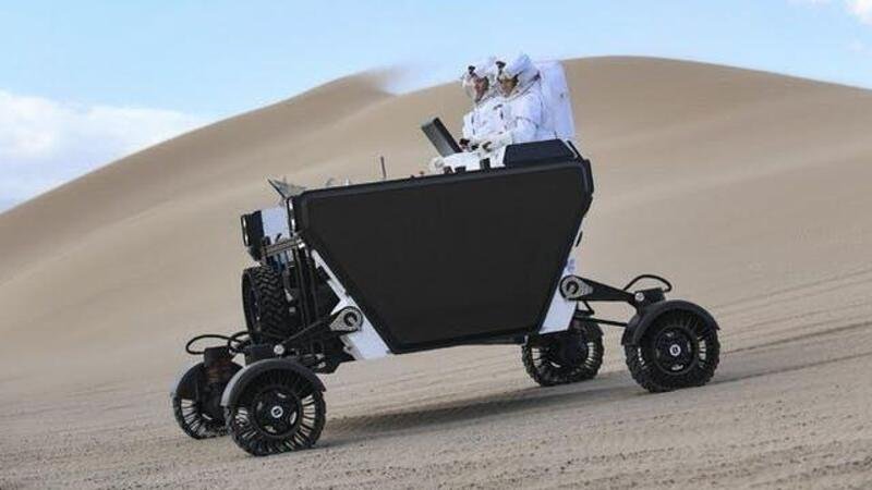 Il nuovo Moon-buggy per gli astronauti nasce in California e pu&ograve; divenire anche corriere lunare [autoguidato]