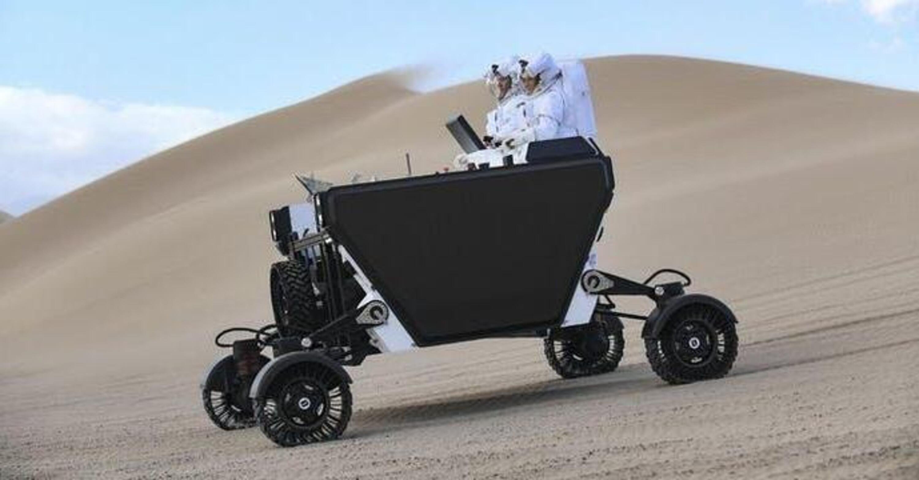 Il nuovo Moon-buggy per gli astronauti nasce in California e pu&ograve; divenire anche corriere lunare [autoguidato]