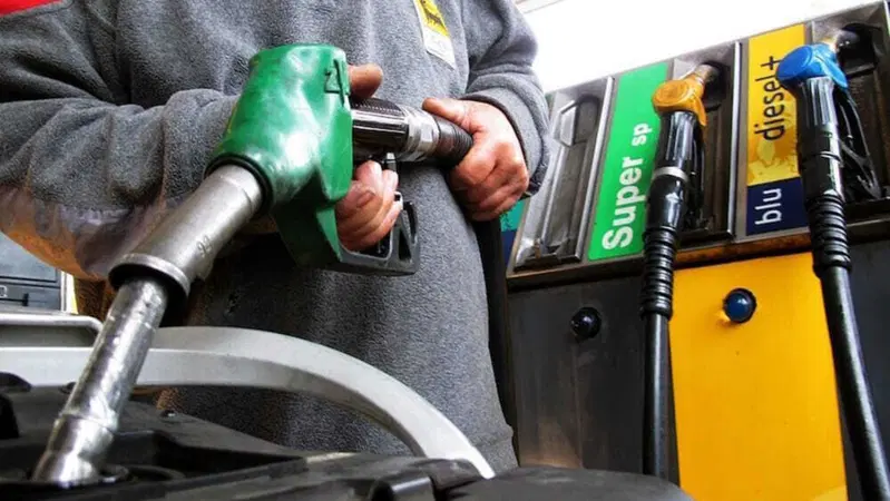Se la benzina seguisse i rialzi del gas potrebbe superare i 3 euro al litro