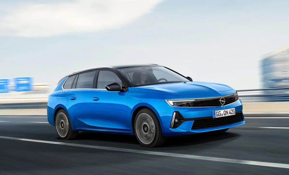 Opel Astra Station Wagon Sports full electric GS 156cv (10)