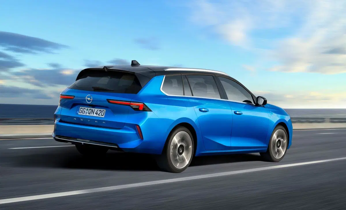 Opel Astra Station Wagon Sports full electric GS 156cv (14)