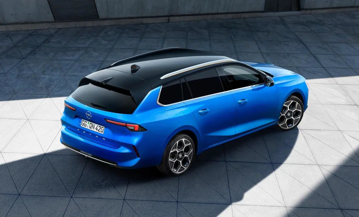 Opel Astra Station Wagon Sports full electric GS 156cv (15)