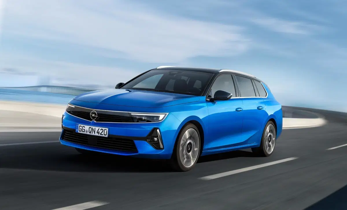Opel Astra Station Wagon Sports full electric GS 156cv (16)