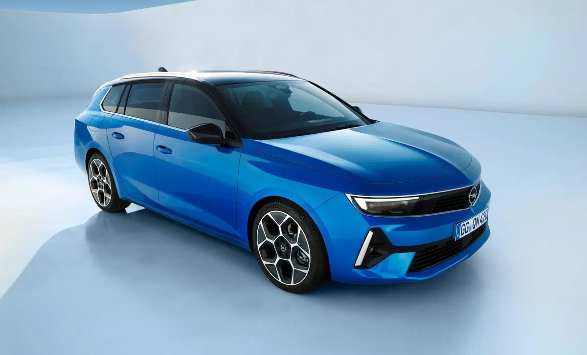 Opel Astra Station Wagon Sports full electric GS 156cv (17)