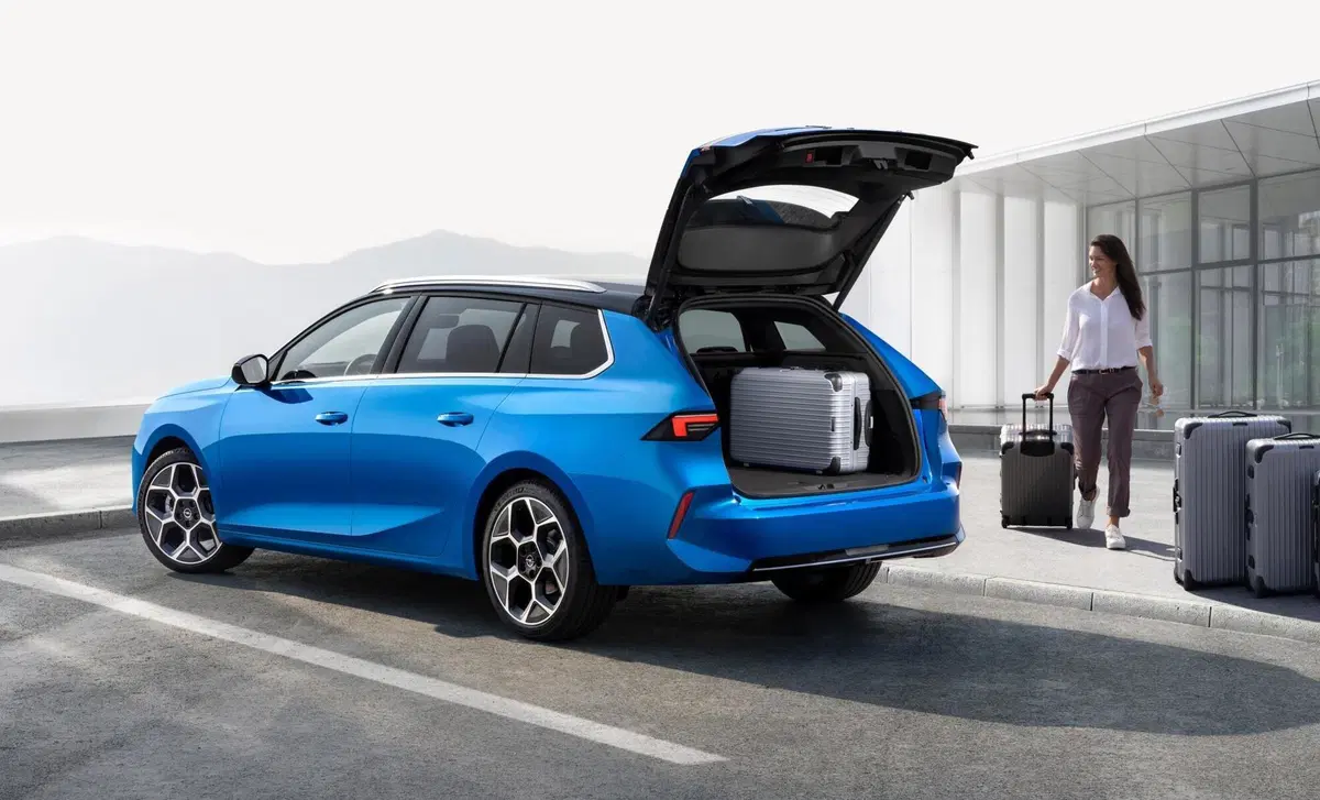 Opel Astra Station Wagon Sports full electric GS 156cv (18)