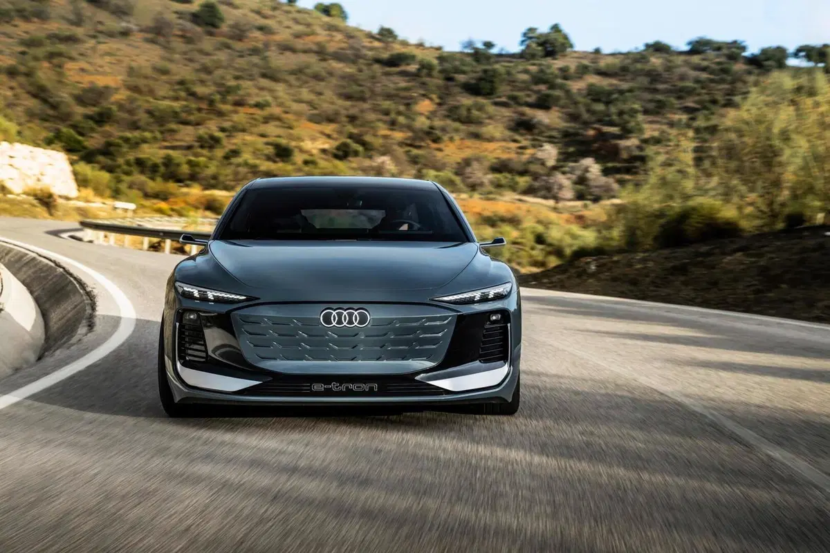 Il futuro delle auto familiari di lusso wagon esiste e parla ancora Audi: ecco A6 Avant e-tron [concept] (7)