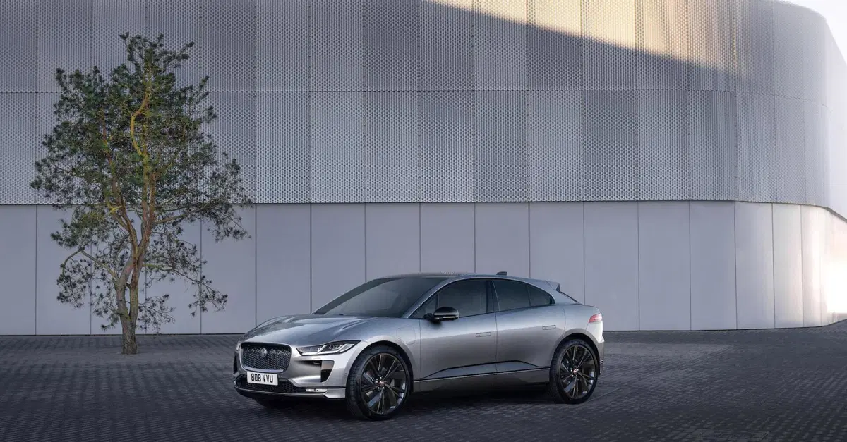 Jaguar Land Rover Italia smonta le fake news sull'elettrico, con il progetto e-ducation