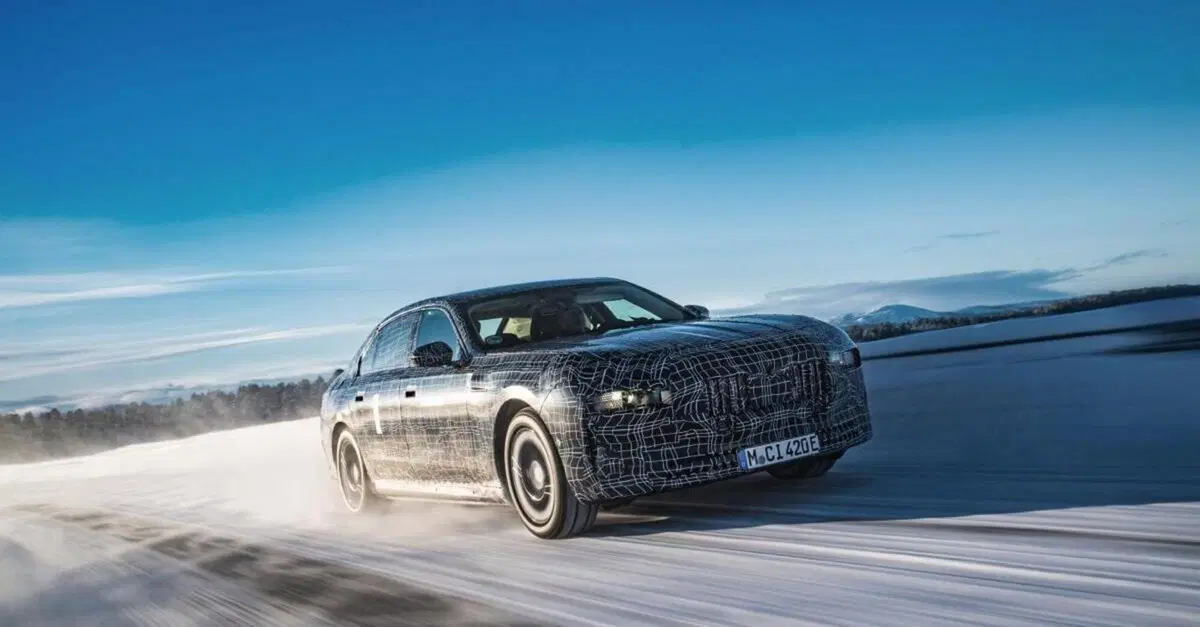 BMW i7, la regina elettrica dell’Elica ha un piccolo cinema al suo interno [VIDEO]