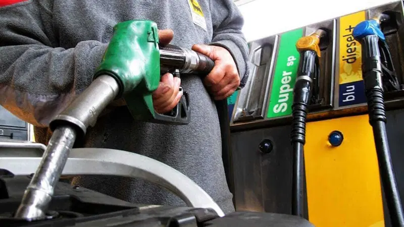 Taglio di 0,25 euro ai prezzi di benzina e gasolio, una goccia nel mare
