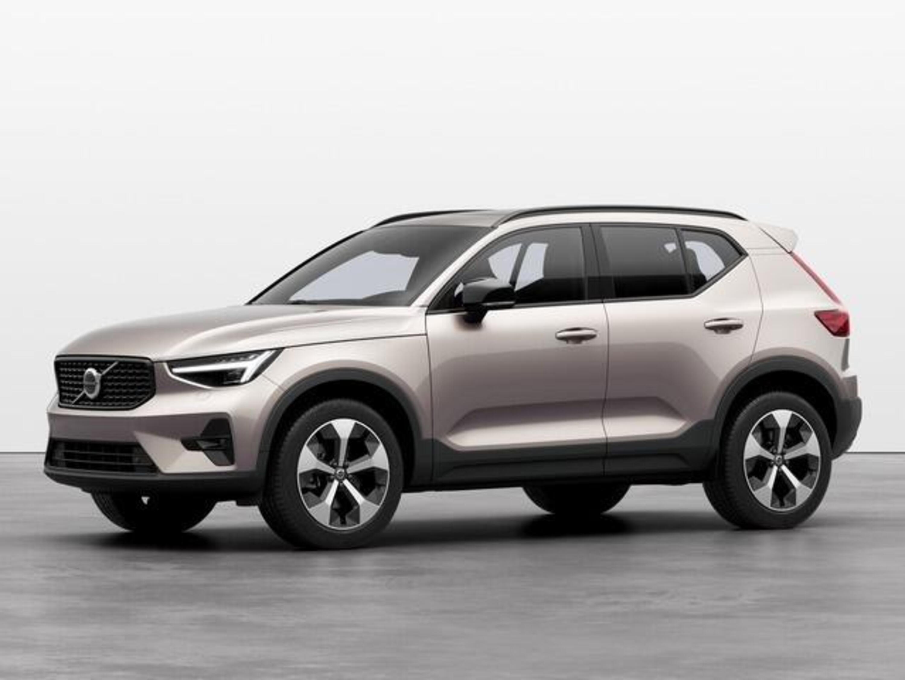 Volvo XC40 B3 automatico Ultimate Dark nuove, listino prezzi auto nuove