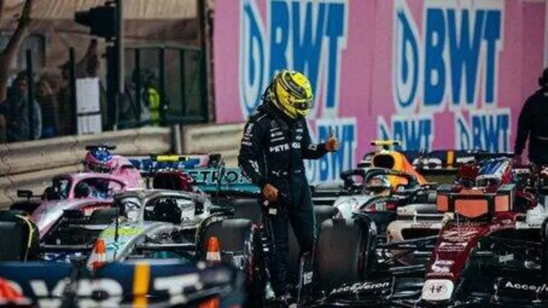 Formula 1, Hamilton: "Quelli davanti a noi fanno un altro campionato"