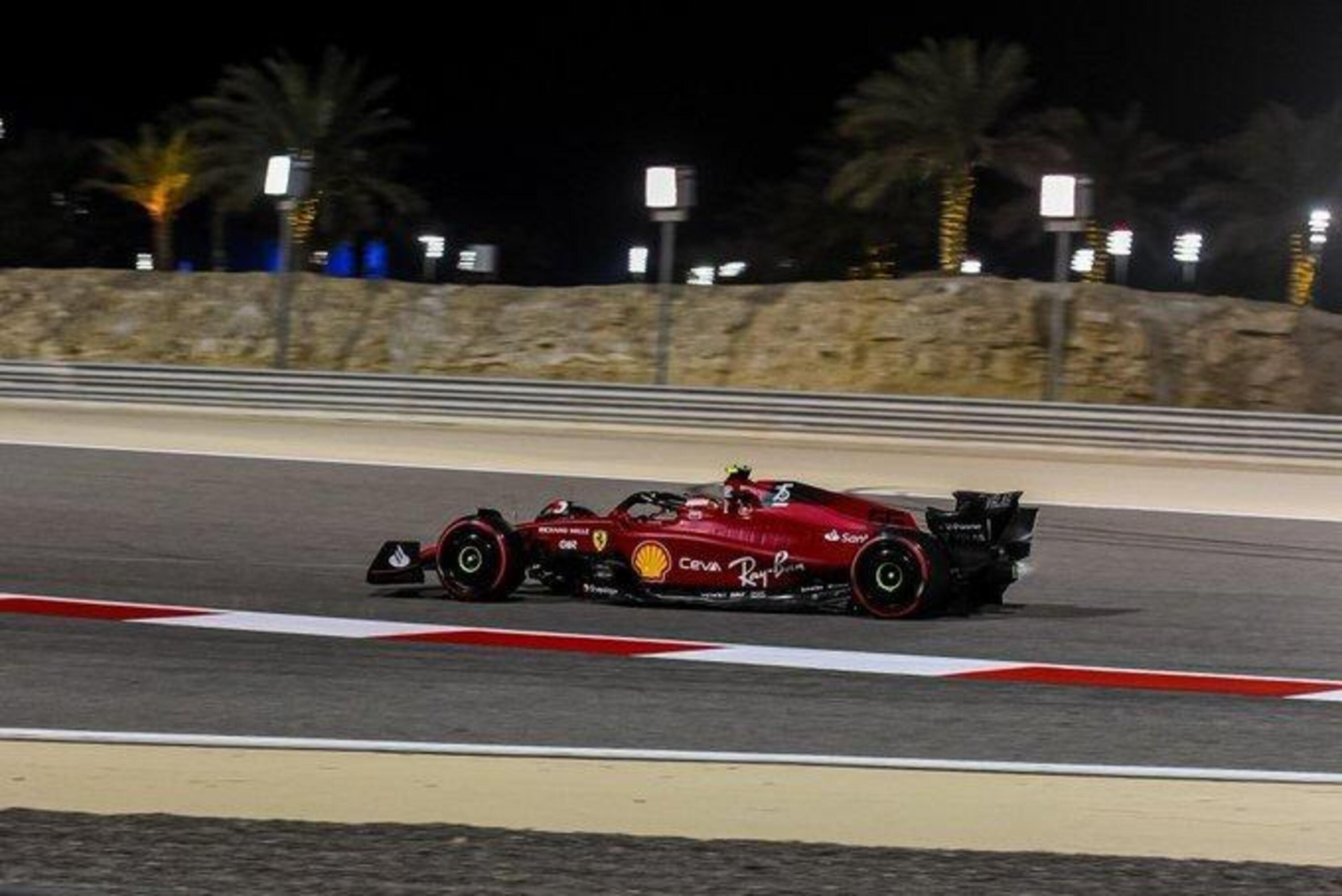F1, GP Bahrain 2022: vince Leclerc. Secondo Sainz