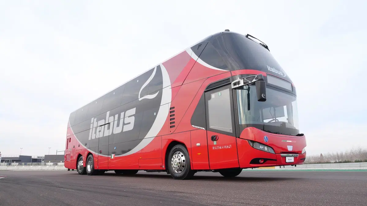 Come si guida un autobus a due piani da mezzo milione? Tutti i segreti del Neoplan Skyliner [Video] (5)