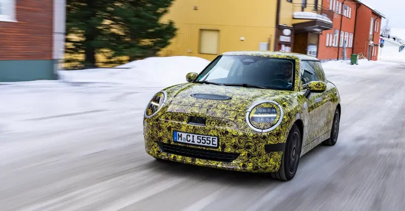 Pronta la nuova generazione Mini 2023: l'elettrica non teme il ghiaccio