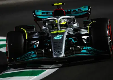 F1. Hamilton è abituato alla perfezione. E inseguendola sulla W13, a Jeddah si è perso