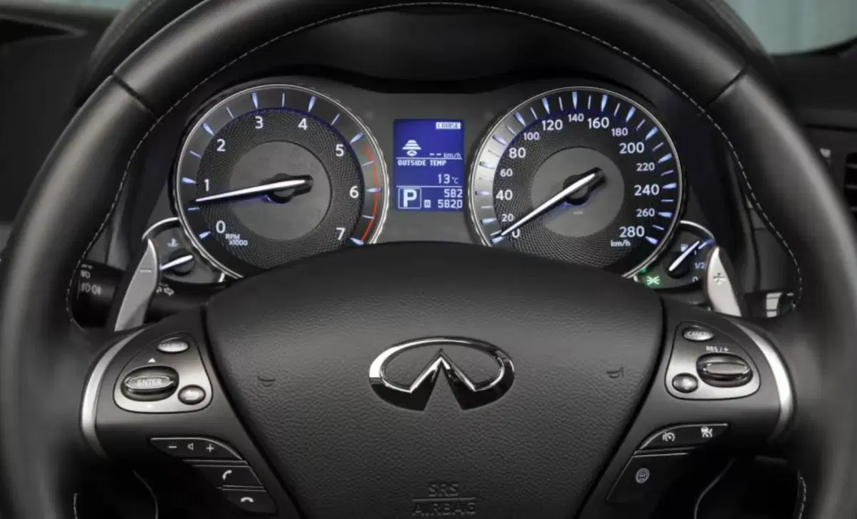 Infiniti M (2010-14) (11)
