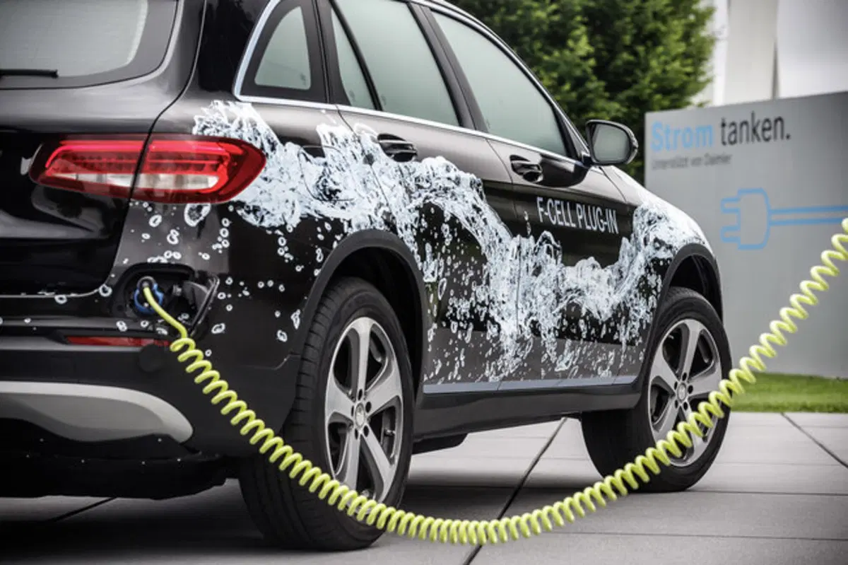 Mercedes GLC F-Cell: oltre l'idrogeno anche a batteria (2)