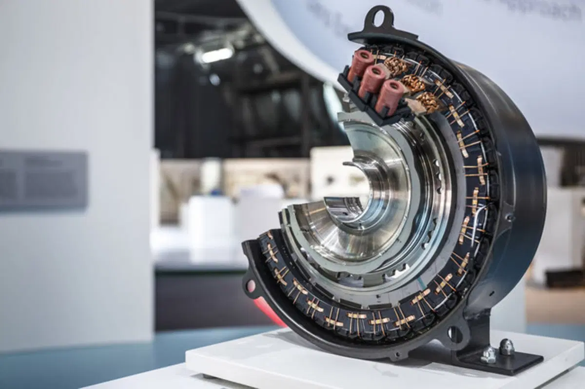 Mercedes GLC F-Cell: oltre l'idrogeno anche a batteria (14)