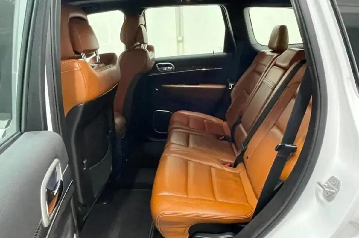 La Jeep curata dalla Ferrari per il presidente Montezemolo è in vendita  (3)
