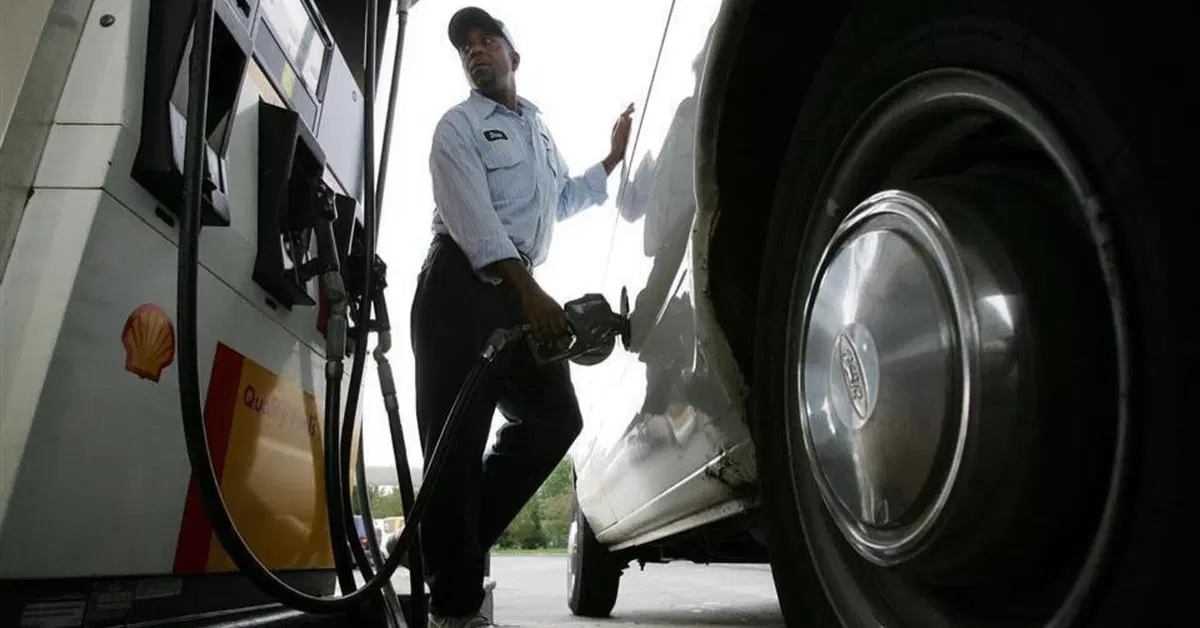 California, 400 dollari ai proprietari di auto contro l&rsquo;impennata dei carburanti: &egrave; polemica 