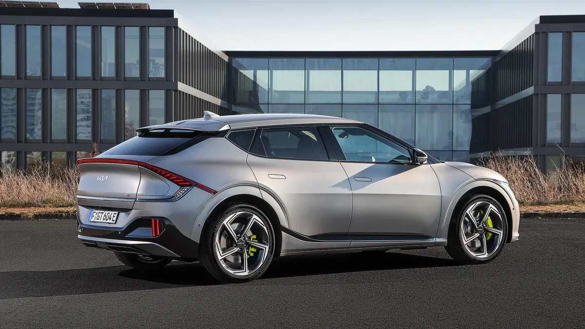 A 260 all'ora su un'elettrica. La nuova KIA EV6 GT alla prova delle Autobahn tedesche