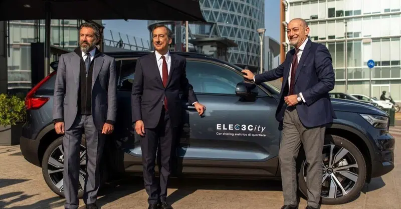 Il sindaco Sala inaugura a Portanuova il primo car-sharing elettrico di quartiere (by Volvo): XC40 a 50&euro;/giorno