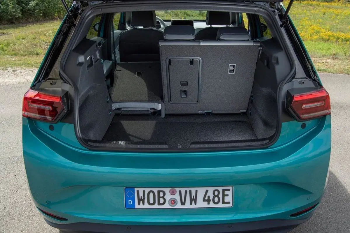 Quale auto elettrica 'media': confronto Volkswagen ID.3 Vs Nissan Leaf (13)