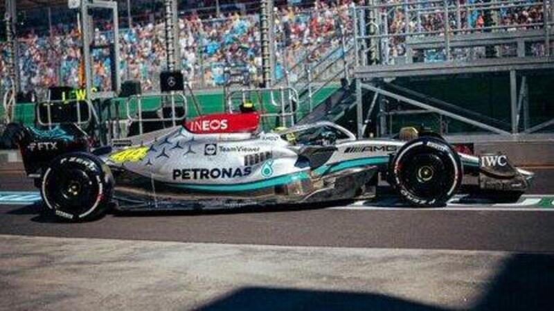 Formula 1, Hamilton: &quot;Qualsiasi cosa portiamo in pista non funziona&quot;