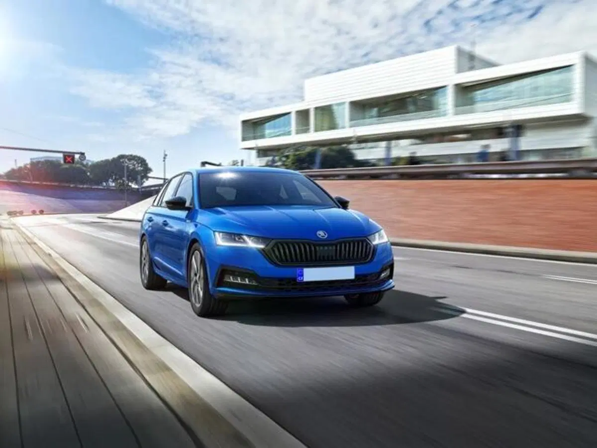 Skoda Octavia Station Wagon iV 1.4 TSI Plug-In Hybrid DSG Wagon Sportline (2)