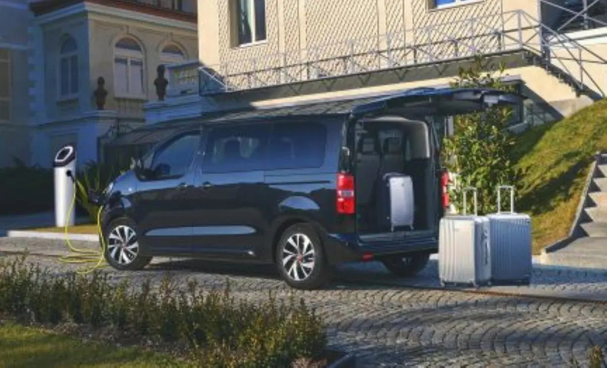 Fiat E-Ulysse combi M1 L3H1 Pop 75kWh charger 11kw (7)