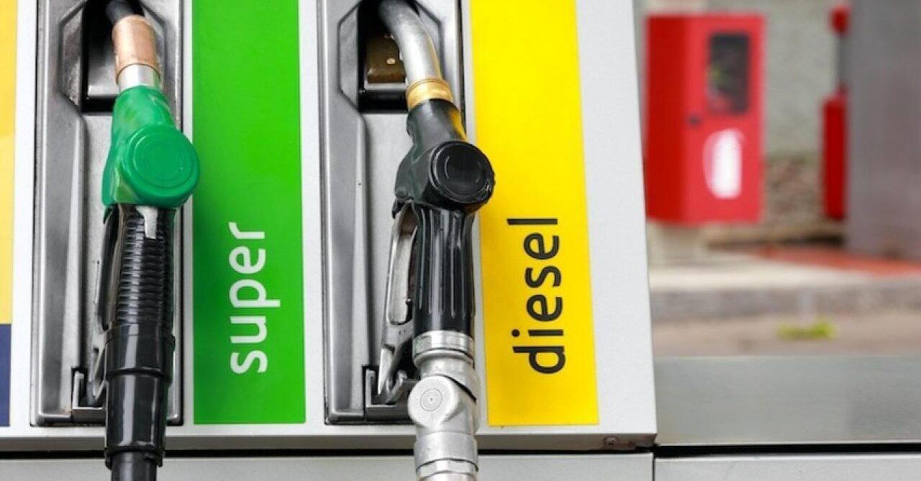 Prezzi benzina: le migliori app per fare il pieno