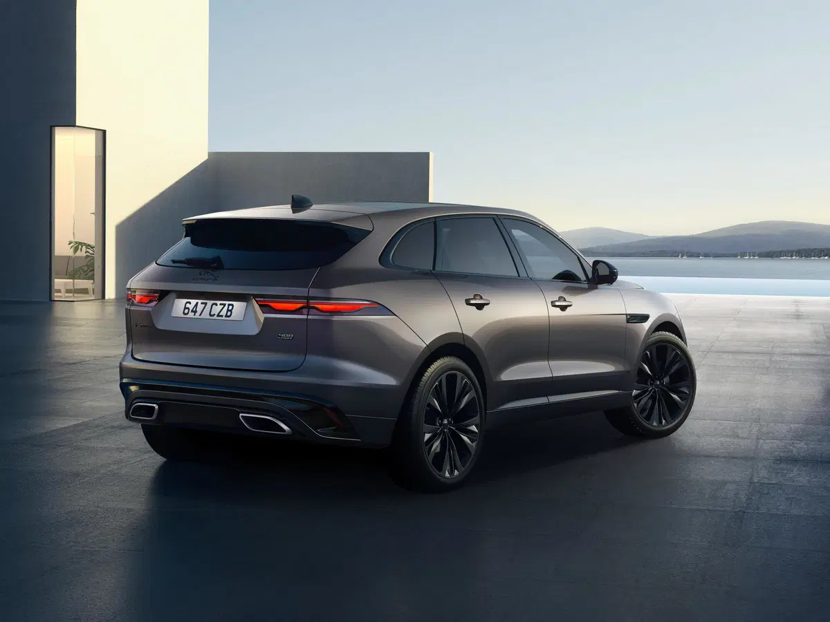 Jaguar F-Pace con l'ibrido benzina ma anche diesel  (4)
