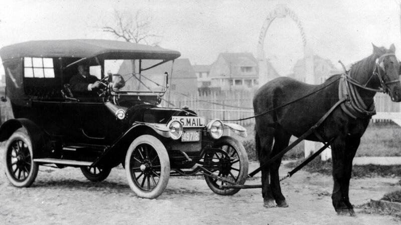 Meglio l&#039;auto del cavallo: cos&igrave; la pi&ugrave; antica pubblicit&agrave; di auto al mondo