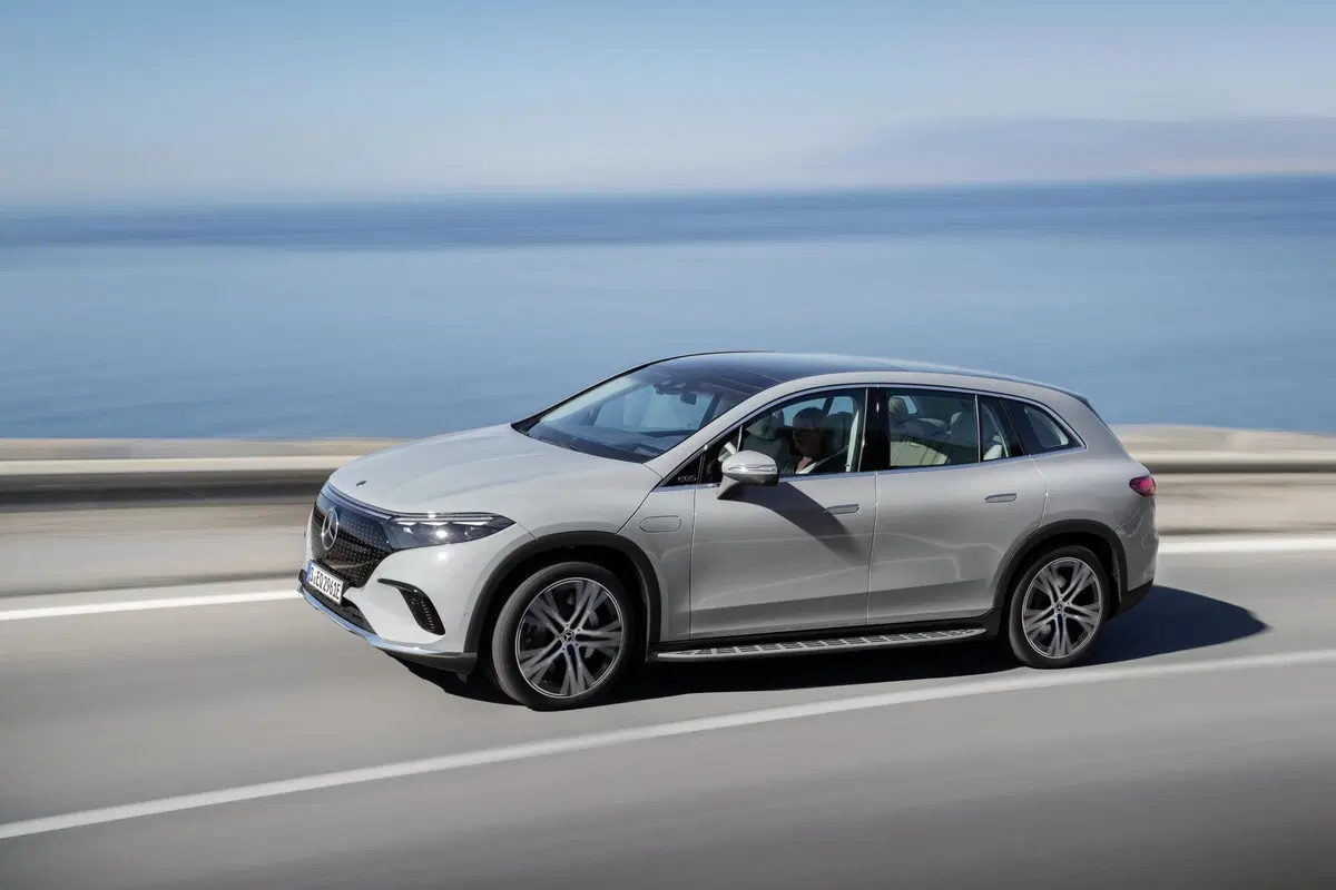 Mercedes EQS SUV, la Sonderklasse a ruote alte  (2)