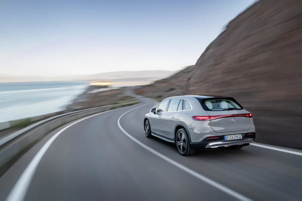 Mercedes EQS SUV, la Sonderklasse a ruote alte  (3)