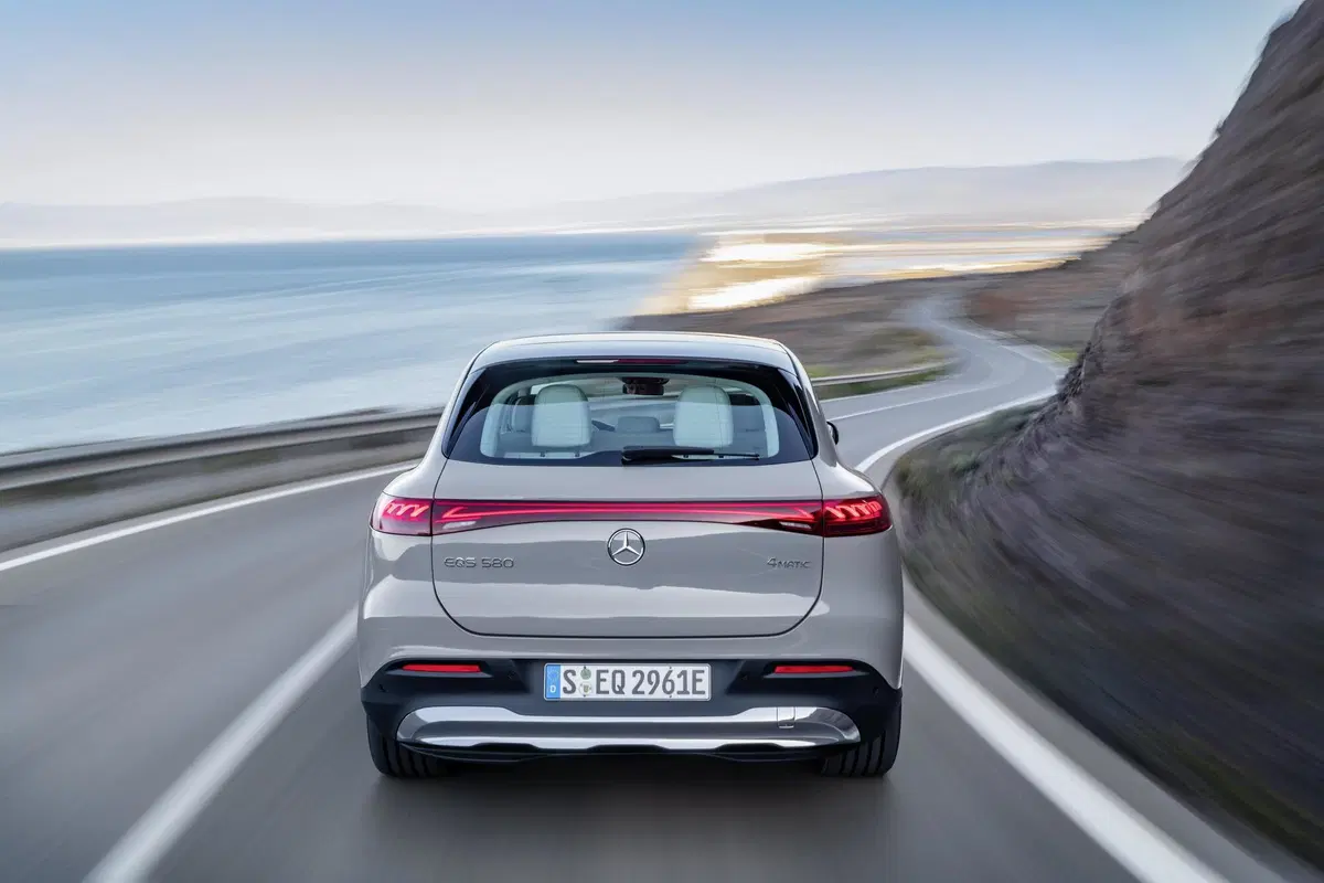 Mercedes EQS SUV, la Sonderklasse a ruote alte  (5)