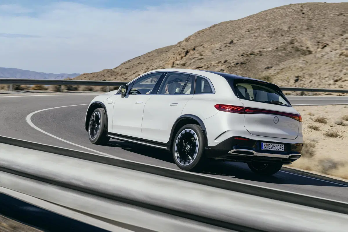 Mercedes EQS SUV, la Sonderklasse a ruote alte  (8)