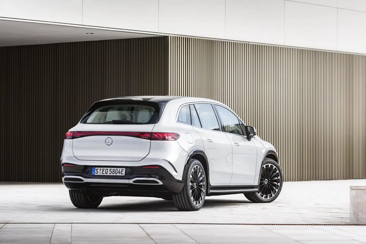 Mercedes EQS SUV, la Sonderklasse a ruote alte  (10)
