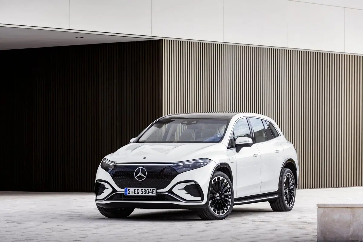 Mercedes EQS SUV, la Sonderklasse a ruote alte  (11)