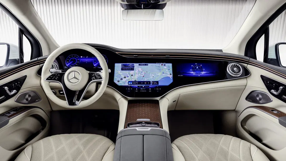 Mercedes EQS SUV, la Sonderklasse a ruote alte  (16)
