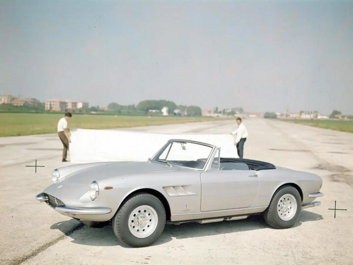 Prima dell'ibrido e di 296 GTS: tutte le Ferrari Gran Turismo Spider [che belle!] (7)