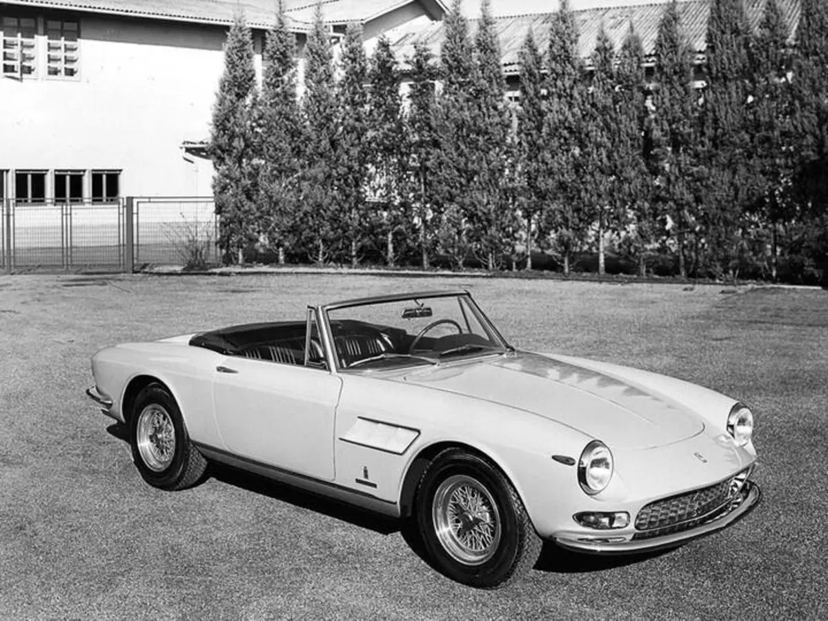 Prima dell'ibrido e di 296 GTS: tutte le Ferrari Gran Turismo Spider [che belle!] (15)