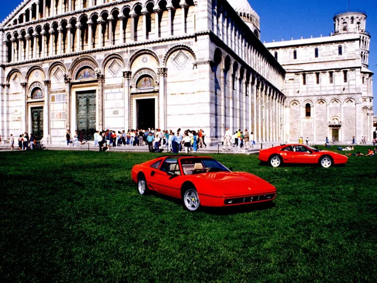 Prima dell'ibrido e di 296 GTS: tutte le Ferrari Gran Turismo Spider [che belle!] (16)