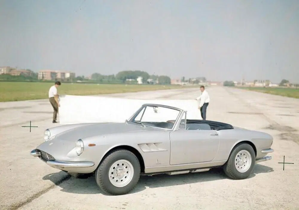 Una bella GTS degli anni Sessanta, quando la soluzione non era il "tettuccio"