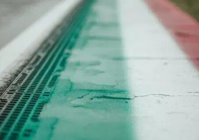 F1, la pioggia battente di Imola è pronta a mettere alla prova i piloti. E forse pure il programma