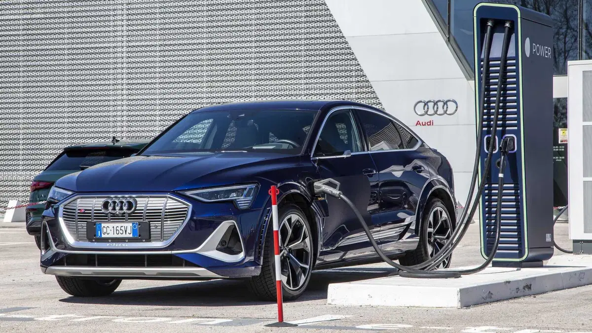 Audi e-tron Charging Service, la ricarica facile arriva in concessionaria